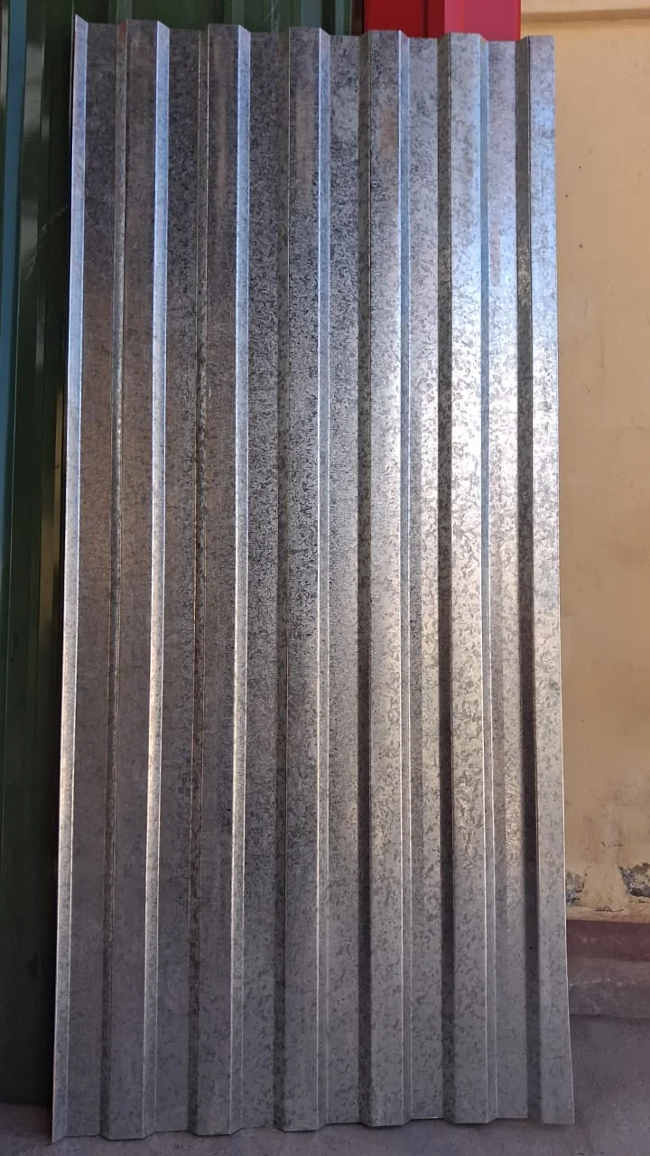 Planchas de acero galvanizado plegadas para fabricación de puertas